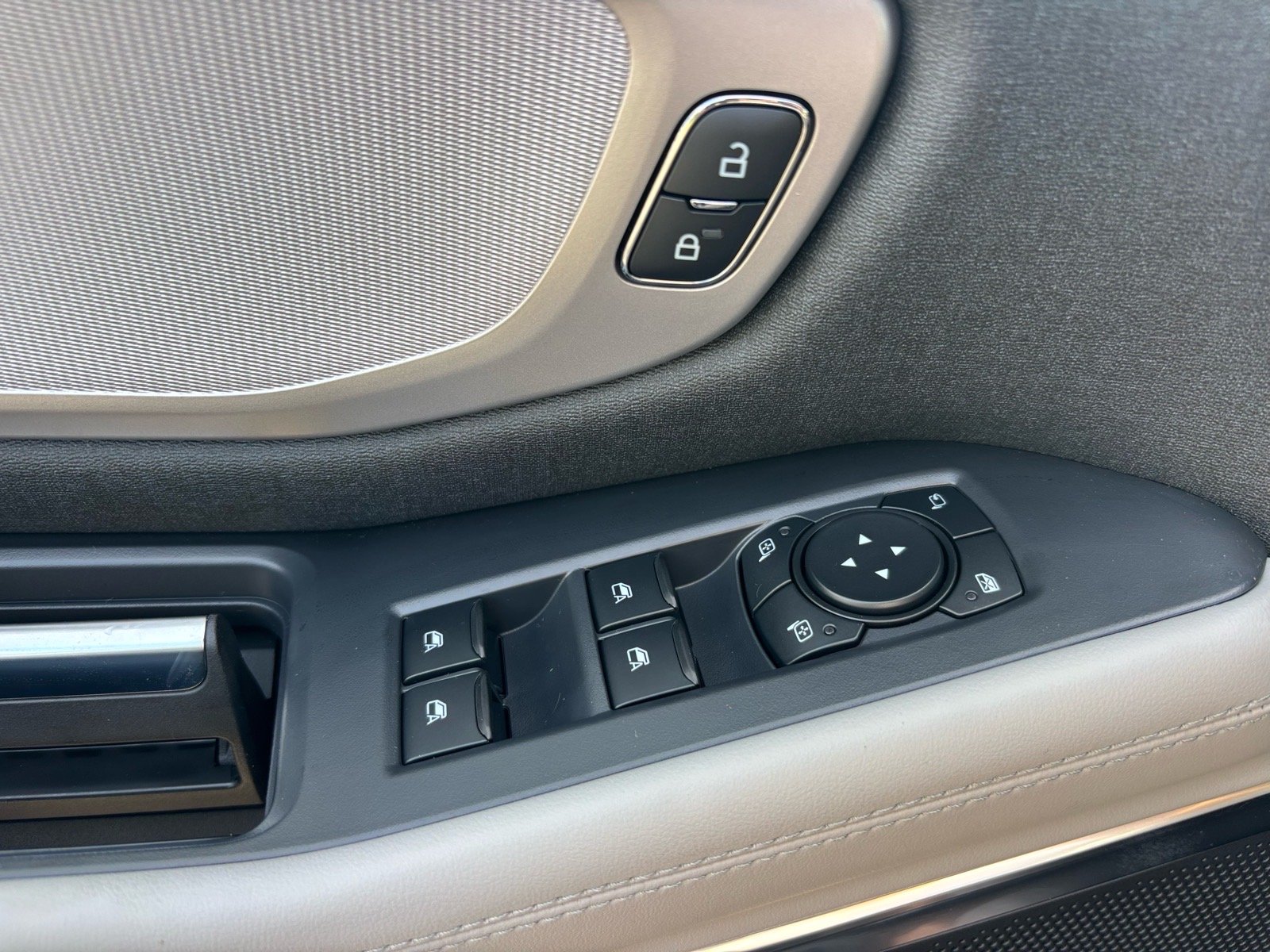 New 2027 Dark Matter Gray Metallic Ford MAX Active image 8