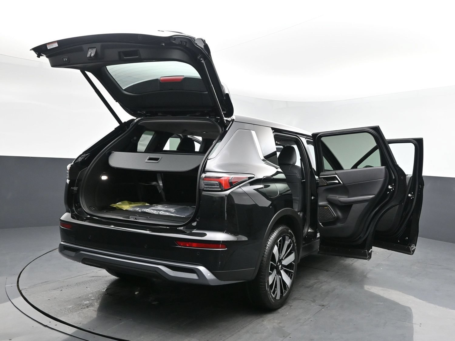 New 2026 Labrador Black Pearl Mitsubishi SE 1.5T S-AWC image 32