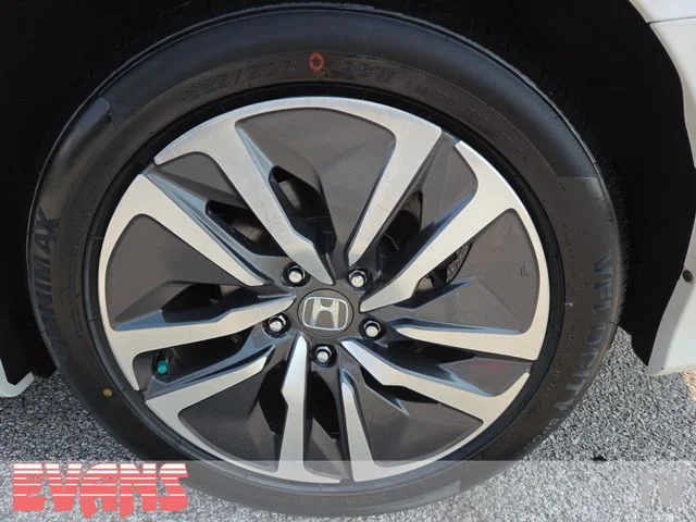 Used 2021 White Honda Base image 23