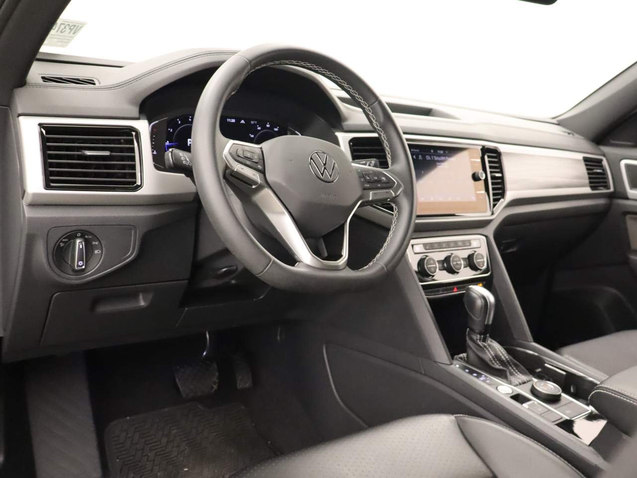 Used 2022 Pure White Volkswagen SE 4Motion image 14