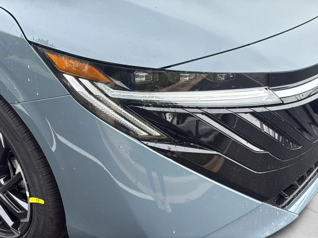 New 2026 Atlantic Gray Metallic / Super Black Two-tone Nissan SR image 11