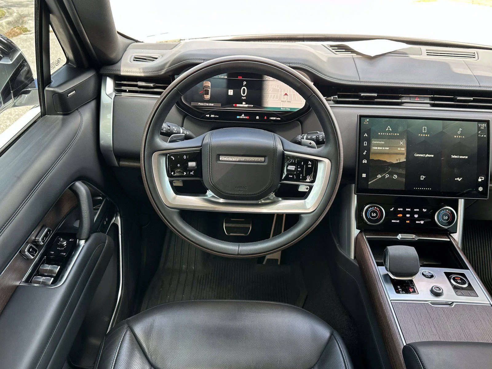 Used 2023  Land Rover SE image 14