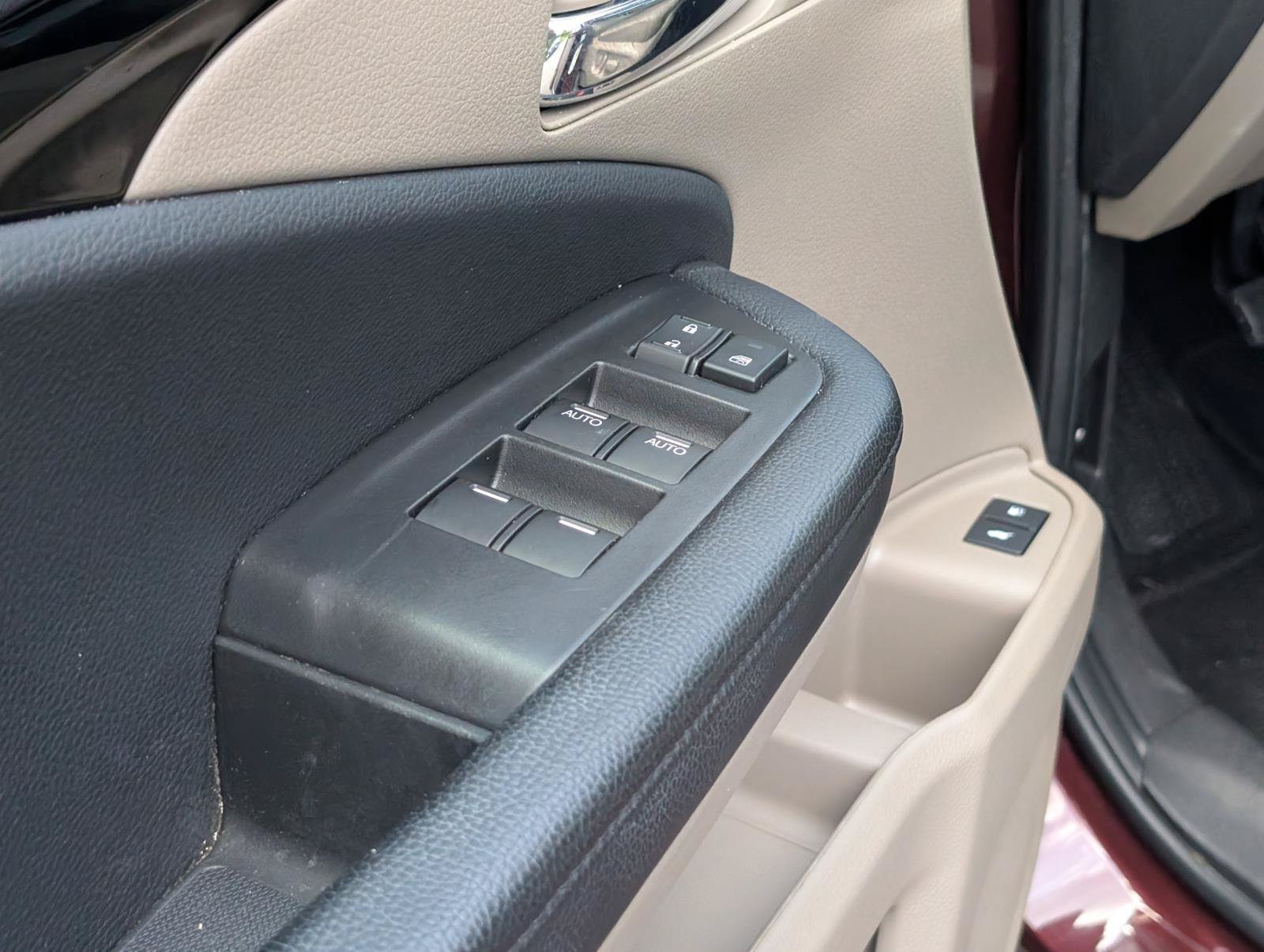 Used 2020 Burgundy Honda Touring 7-Passenger image 16