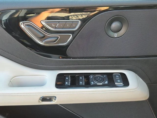 Used 2025 Blue Lincoln Reserve image 30