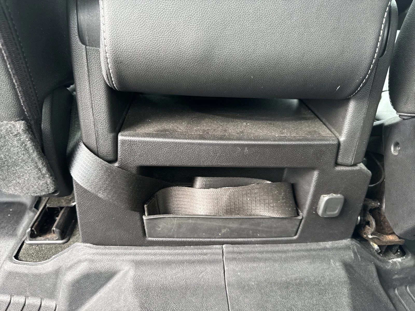 Used 2018 SUMMIT WHITE Chevrolet LT image 31