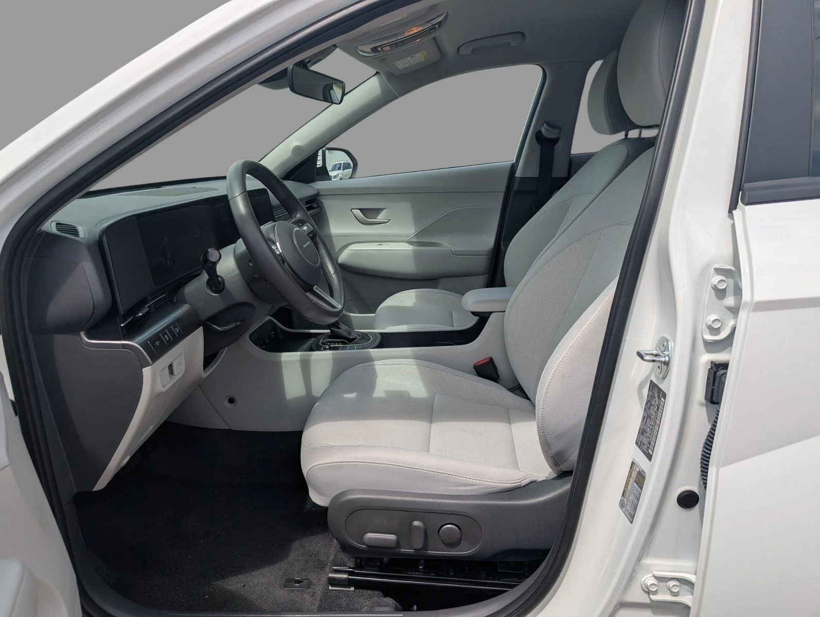 Used 2025 Atlas White Hyundai SEL image 11