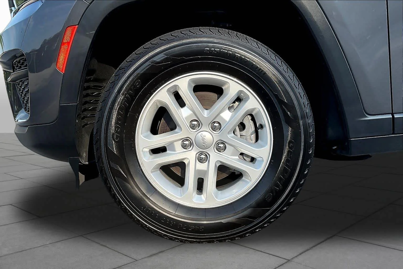 Used 2023 Baltic Gray Metallic Clearcoat Jeep Laredo image 21