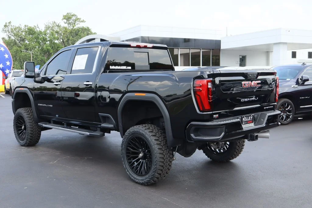 Used 2025 Black GMC Denali image 7