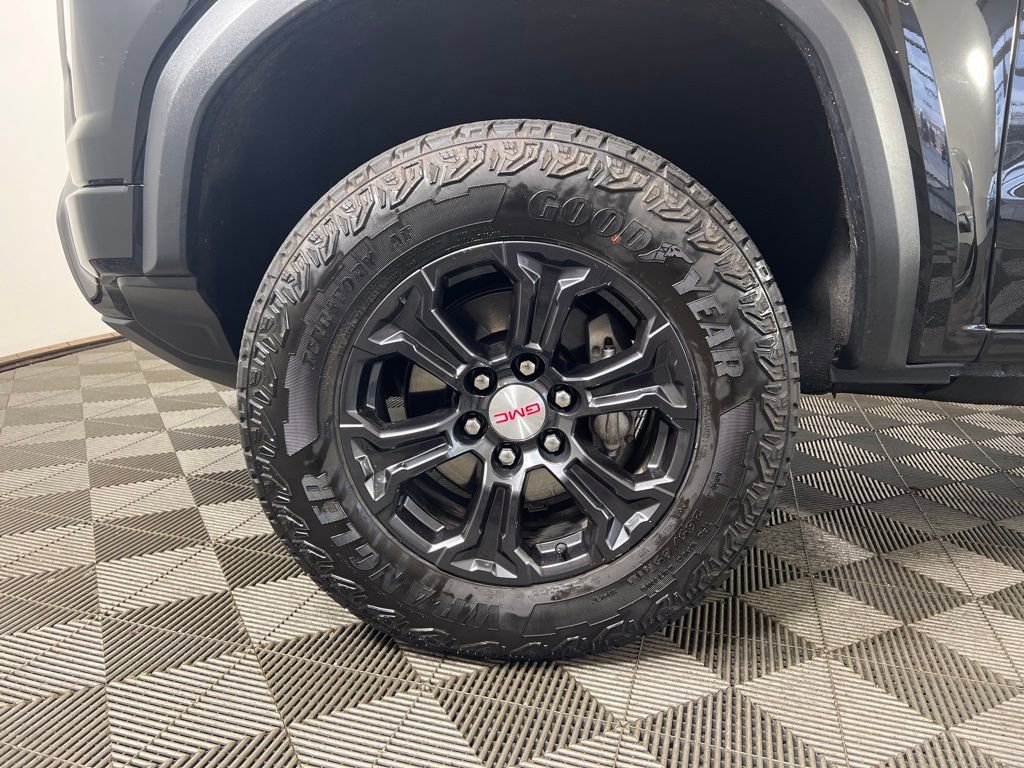 Used 2024 Onyx Black GMC Elevation image 29