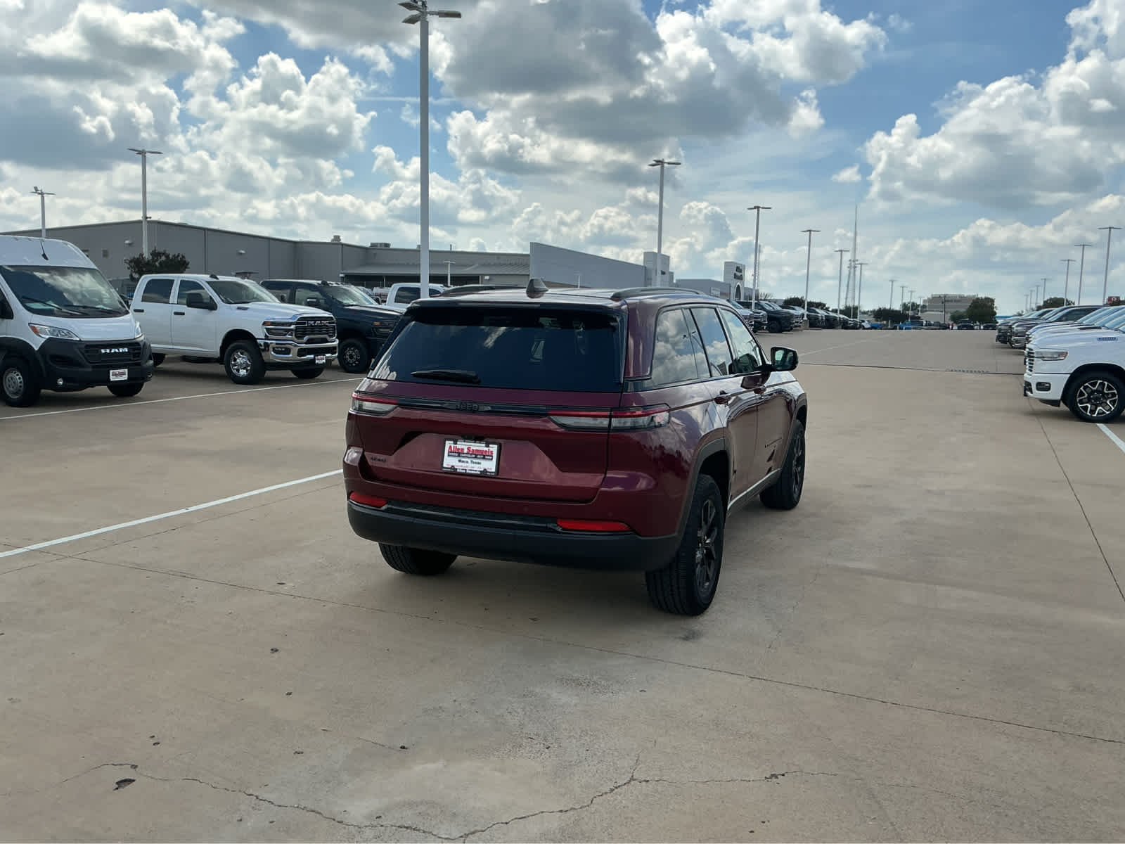 Used 2024 Velvet Red Pearlcoat Jeep Altitude image 6