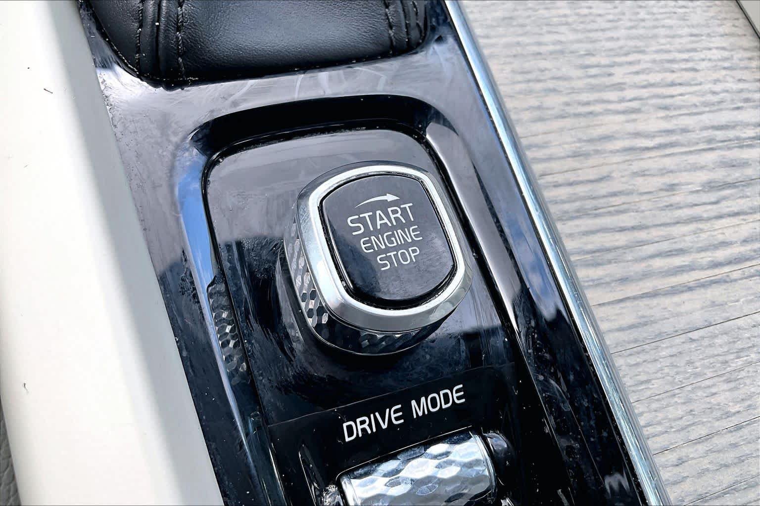 Used 2020  Volvo Inscription image 33