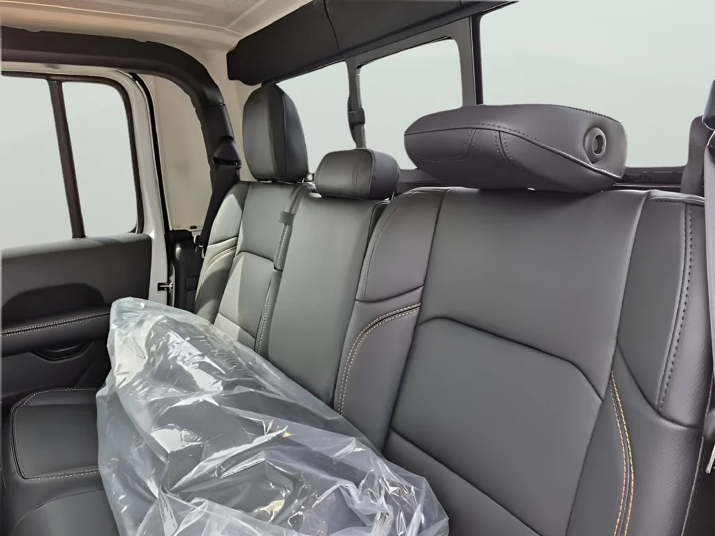 New 2026 Bright White Clear-Coat Exterior Paint Jeep Sahara image 24