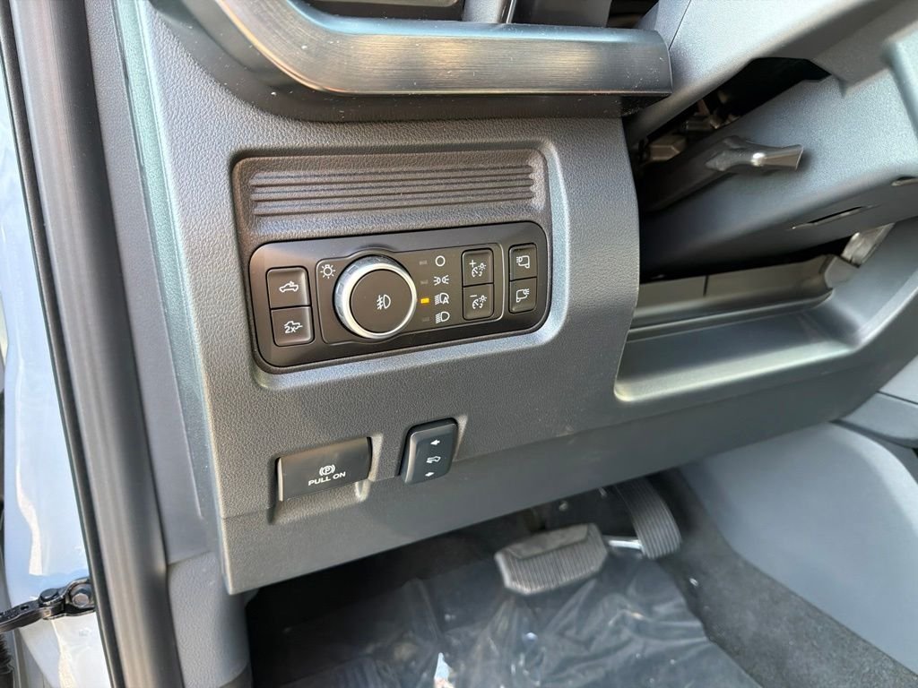 New 2026 Glacier Gray Metallic Tri-Coat Ford F-250® Lariat® image 28