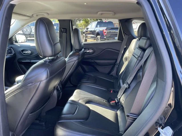 Certified Used 2019 Diamond Black Jeep Latitude Plus image 10