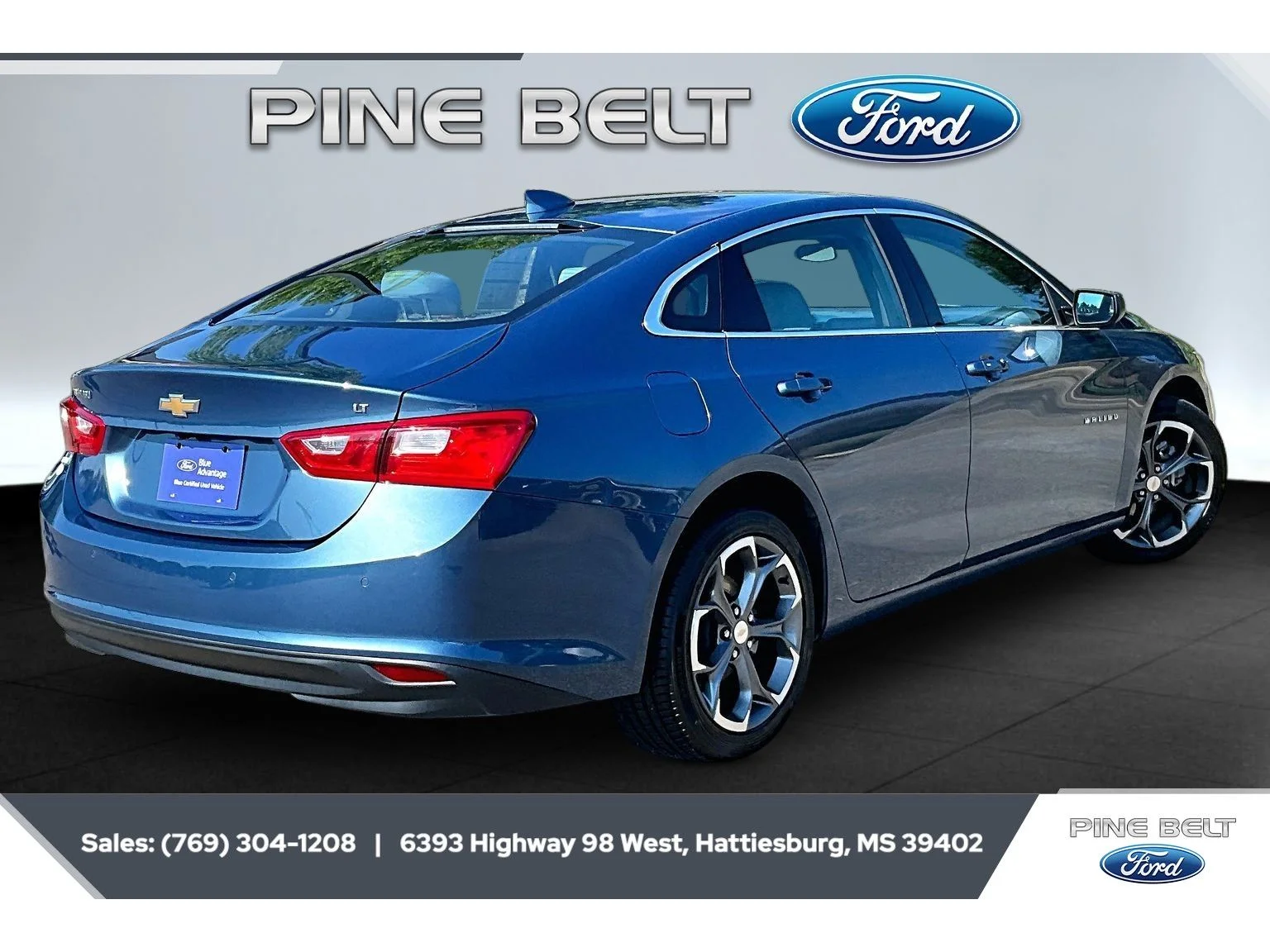 Used 2024 Lakeshore Blue Metallic Chevrolet LT image 11