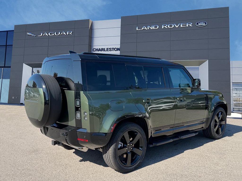 New 2026 Woolstone Green Metallic Land Rover X-Dynamic SE image 5