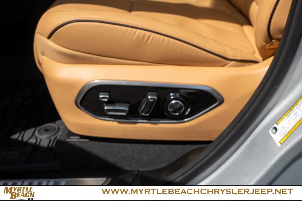 New 2026 Silver Zynith Exterior Paint Jeep Summit image 19