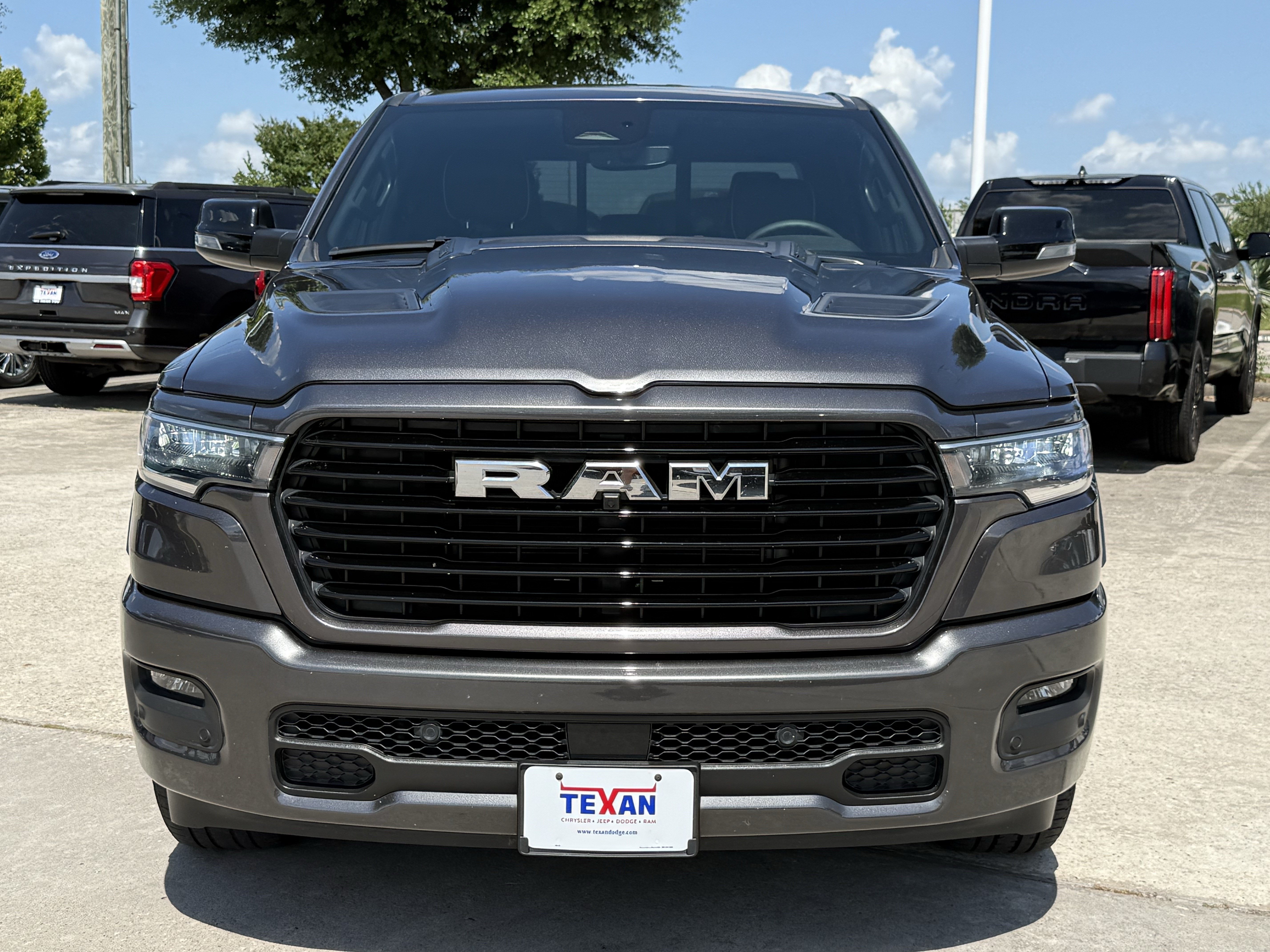 Used 2025 Granite Crystal Metallic Clearcoat Ram  image 9