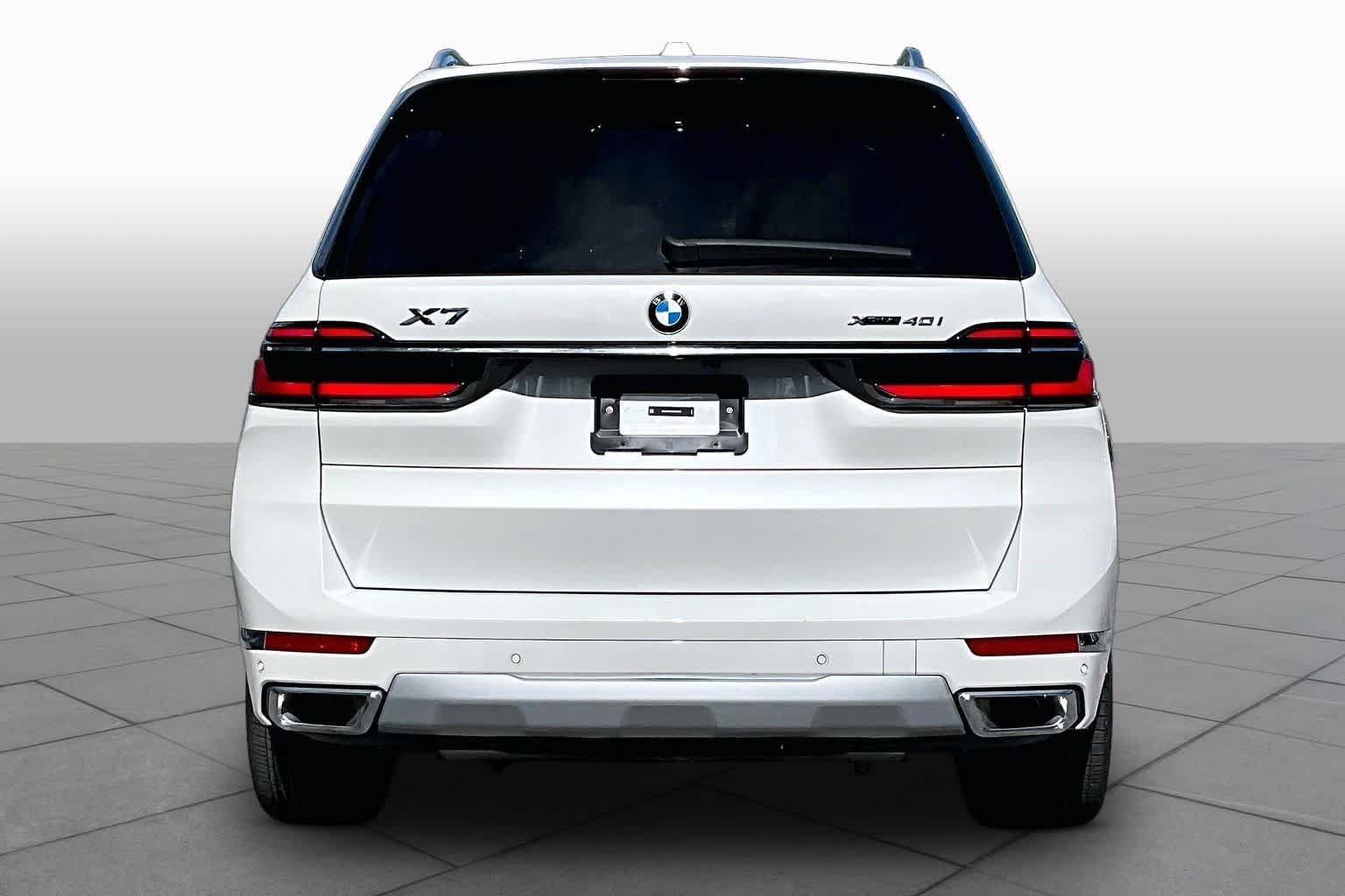 Used 2026 Mineral White Metallic BMW xDrive40i image 5