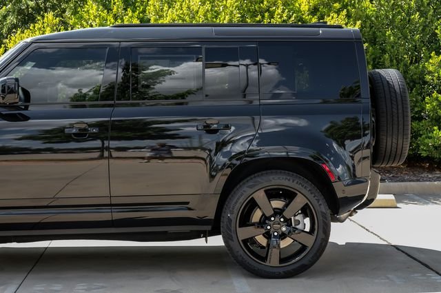 New 2026 Santorini Black Land Rover X-Dynamic SE image 18