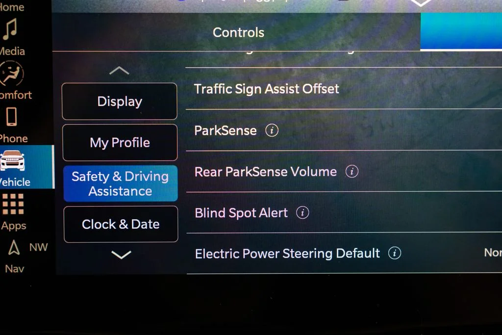 New 2026 Baltic Gray Metallic Clear-Coat Exterior Paint Jeep Altitude image 19