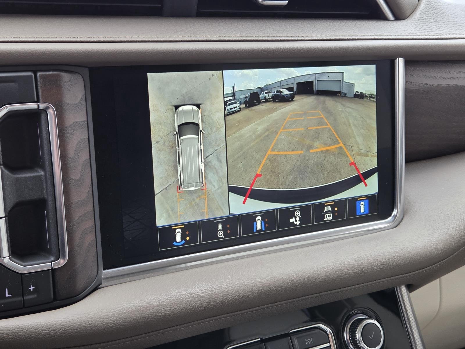 Used 2022 White Frost Tricoat GMC Denali image 24