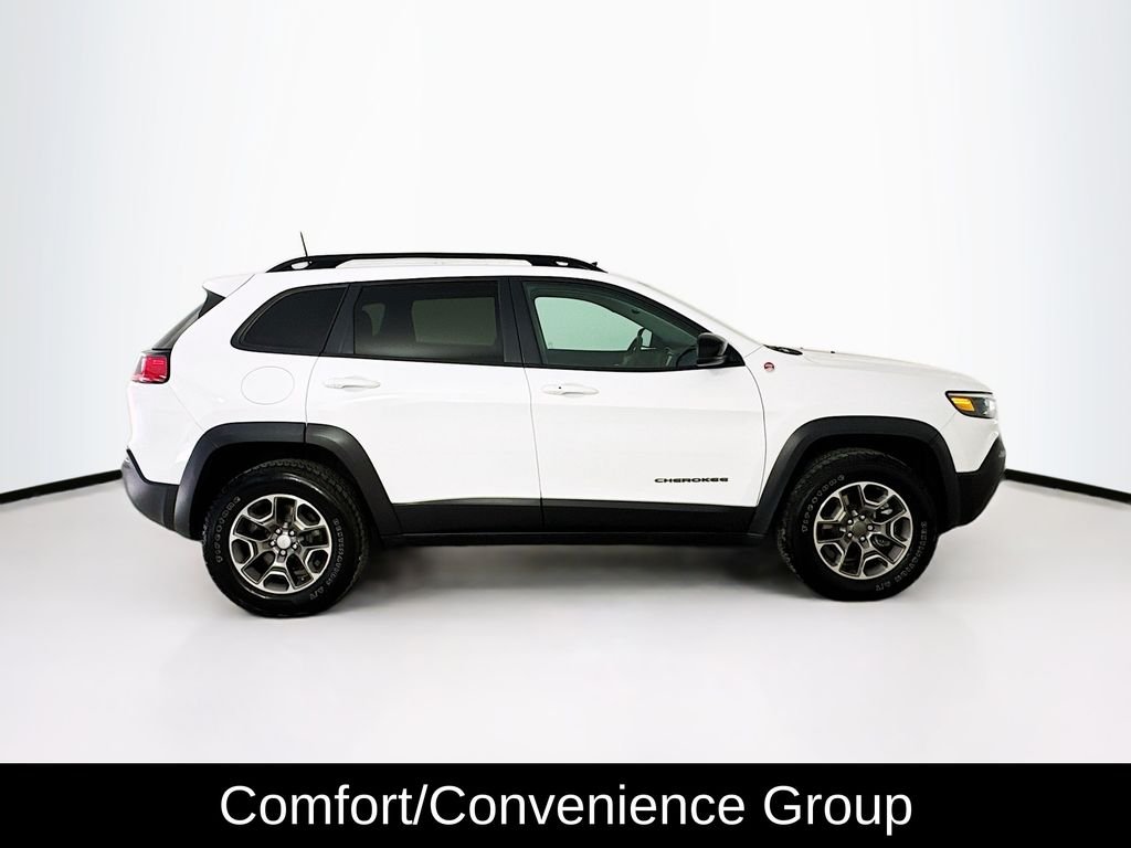 Used 2022 Bright White Clearcoat Jeep Trailhawk image 9