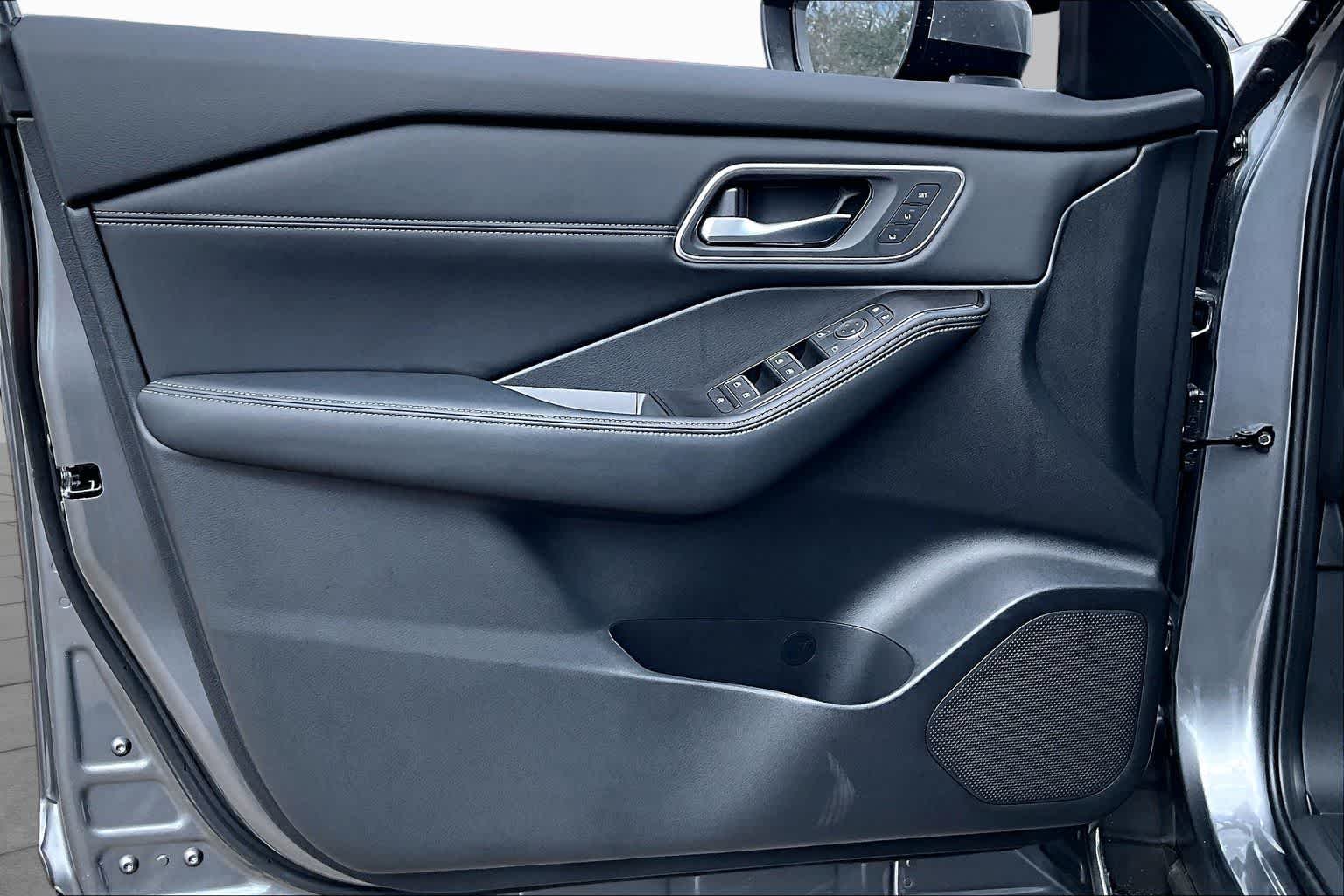 New 2026 Gun Metallic Nissan Platinum image 15