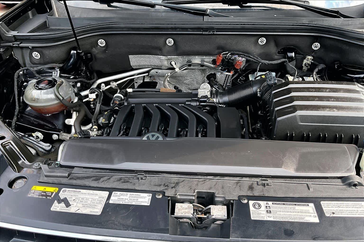 Used 2019 Deep Black Pearl Volkswagen 3.6L V6 SEL image 32