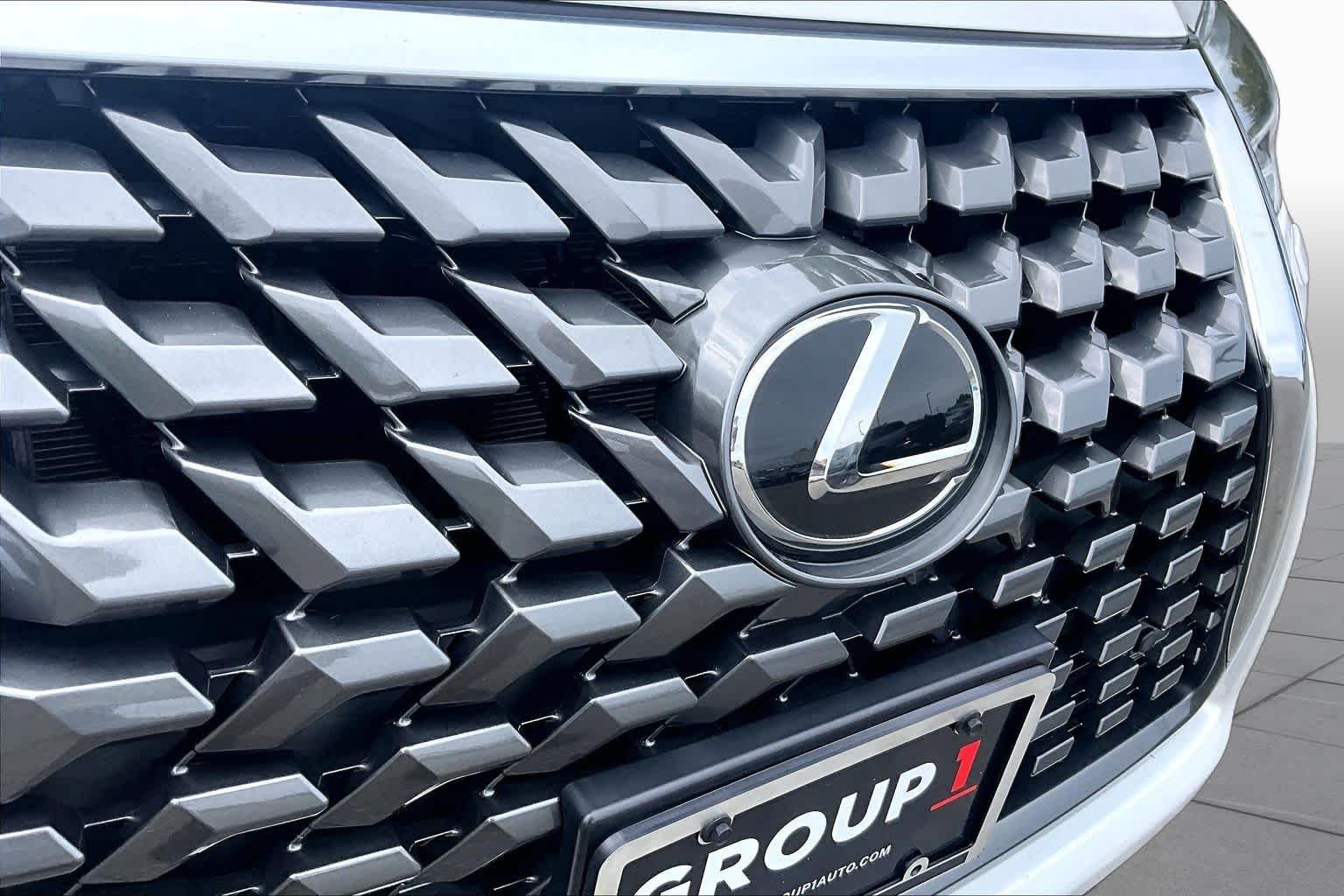 Used 2023 Eminent White Pearl Lexus Premium image 29