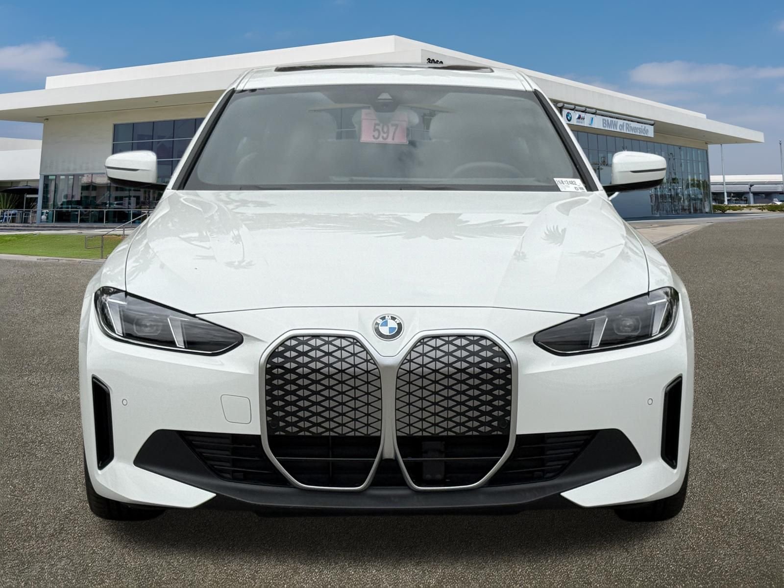New 2026 Alpine White BMW xDrive40 image 3