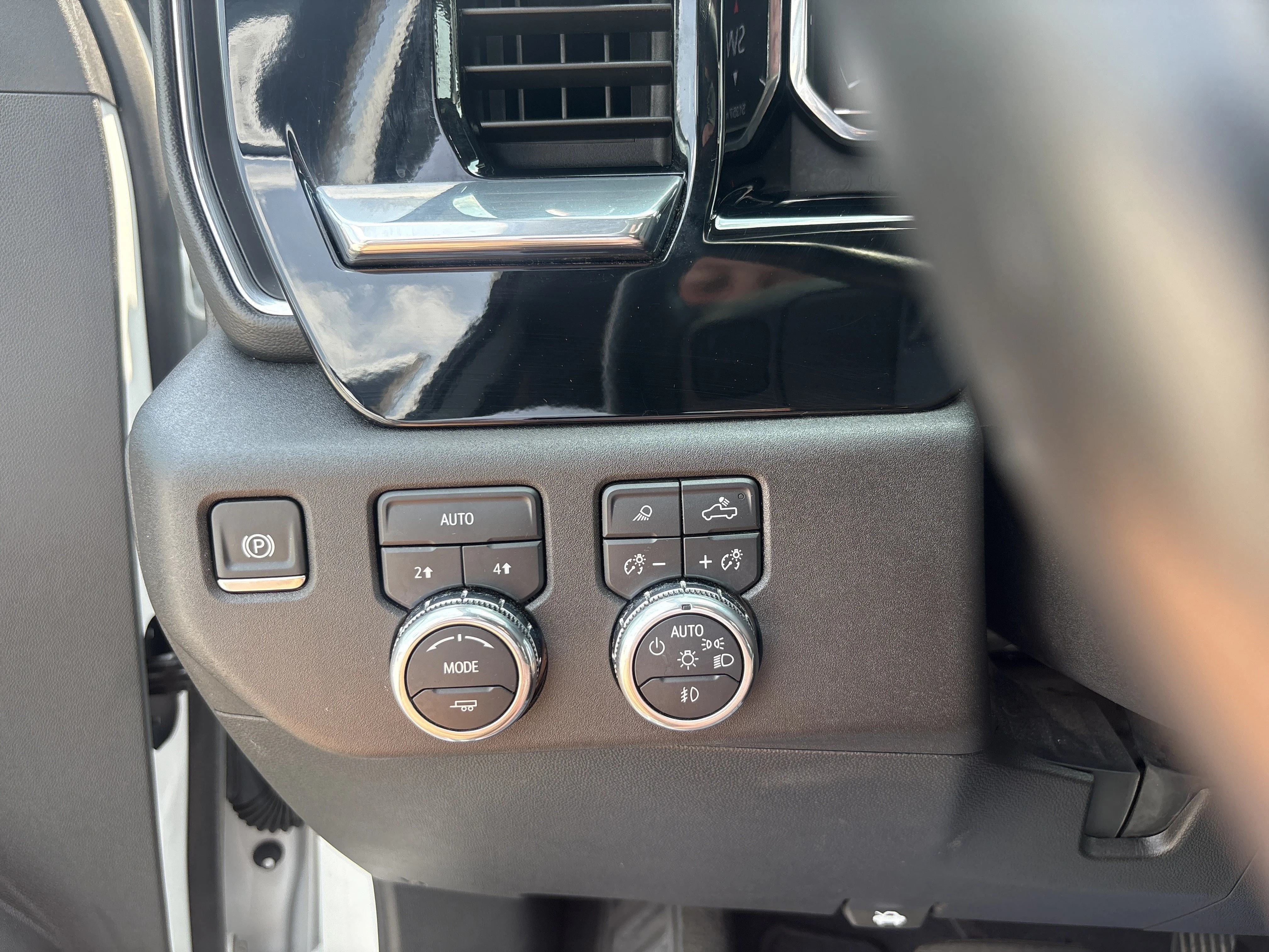 Used 2025 Summit White GMC SLT image 16