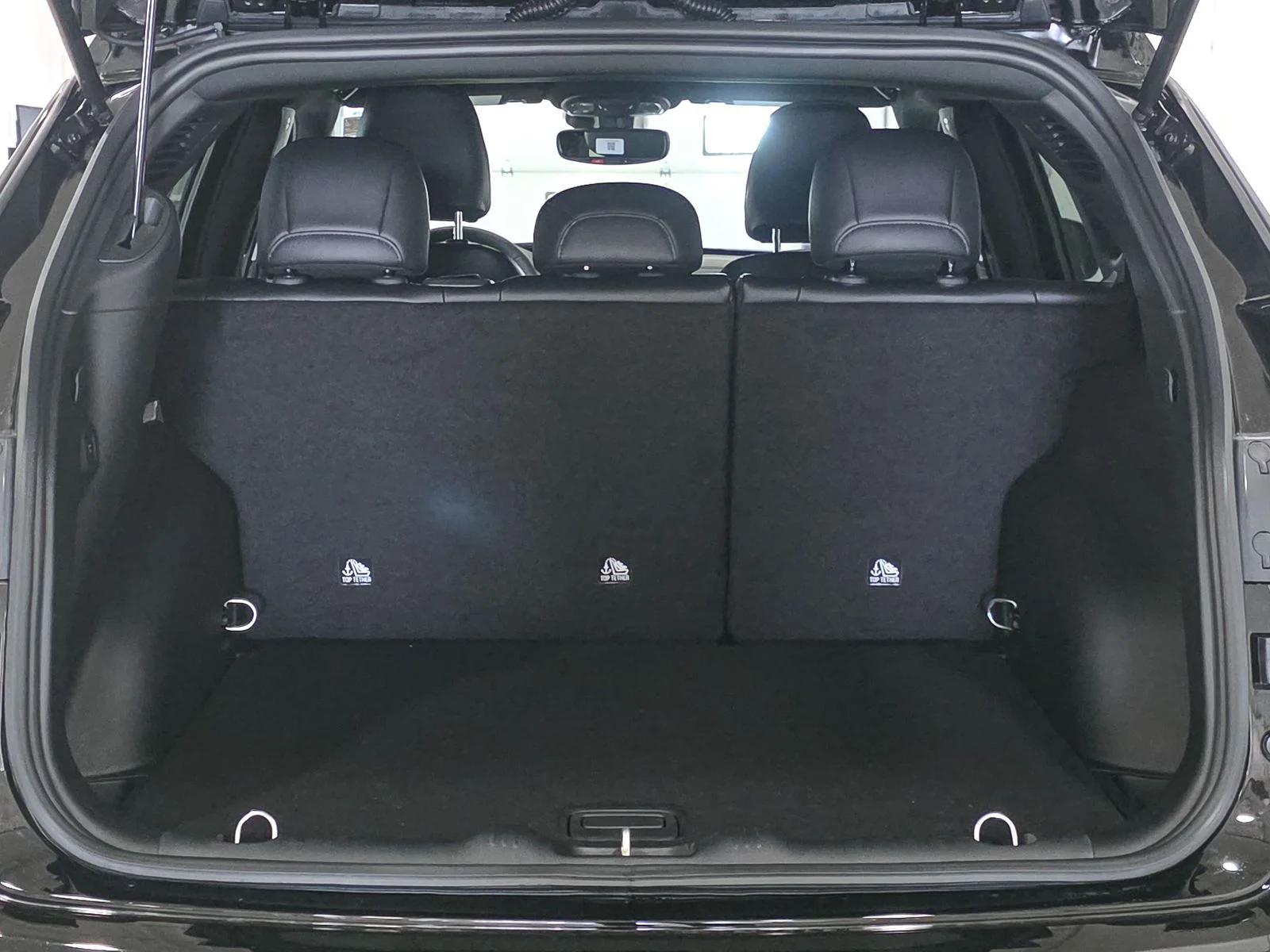 New 2026 Diamond Black Crystal Pearl-Coat Exterior Paint Jeep Latitude image 17