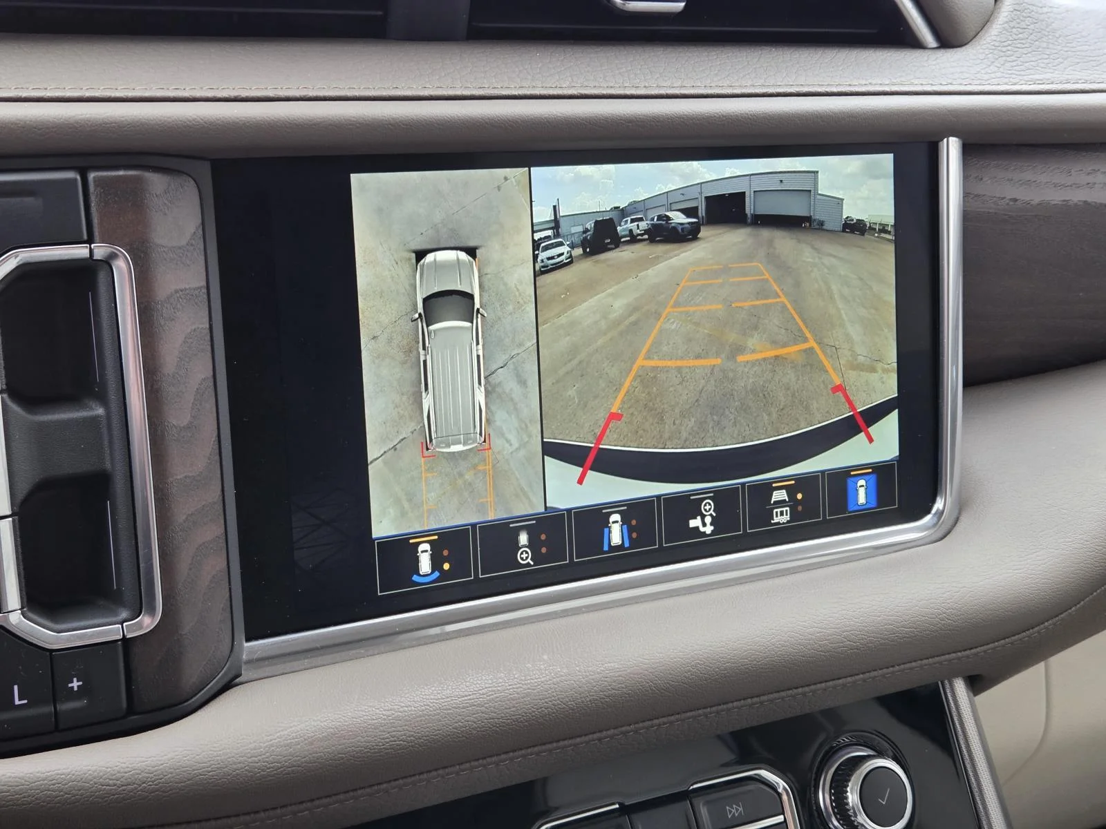 Used 2022 White Frost Tricoat GMC Denali image 24