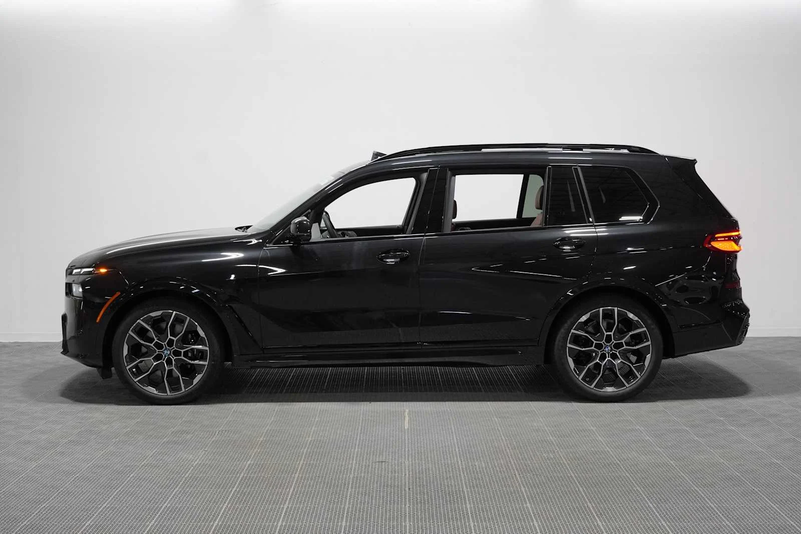 New 2027 Black Sapphire Metallic BMW xDrive40i image 4