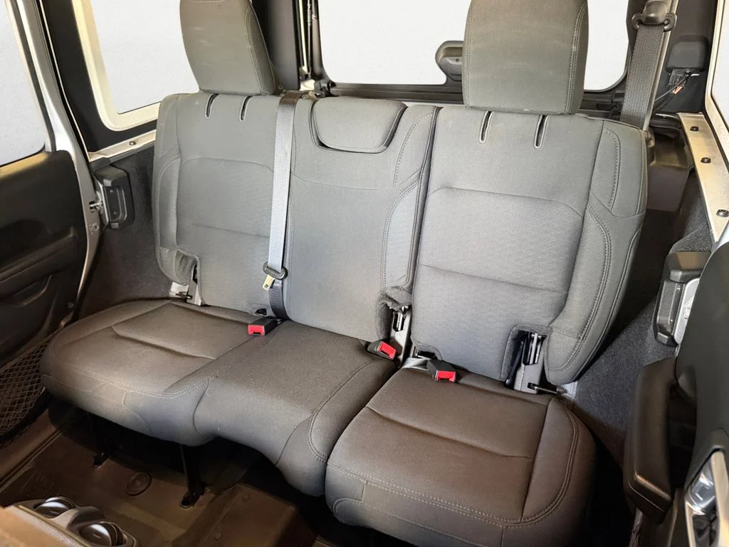 Used 2019 Silver Jeep Unlimited Sport Altitude image 10