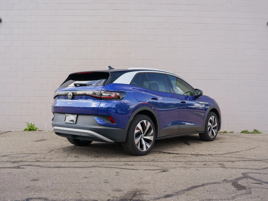 Used 2021 Dusk Blue Metallic/Black Roof Volkswagen Pro S image 8