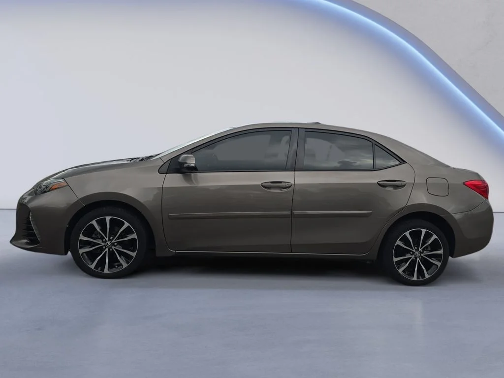 Used 2018 Falcon Gray Metallic Toyota SE image 3
