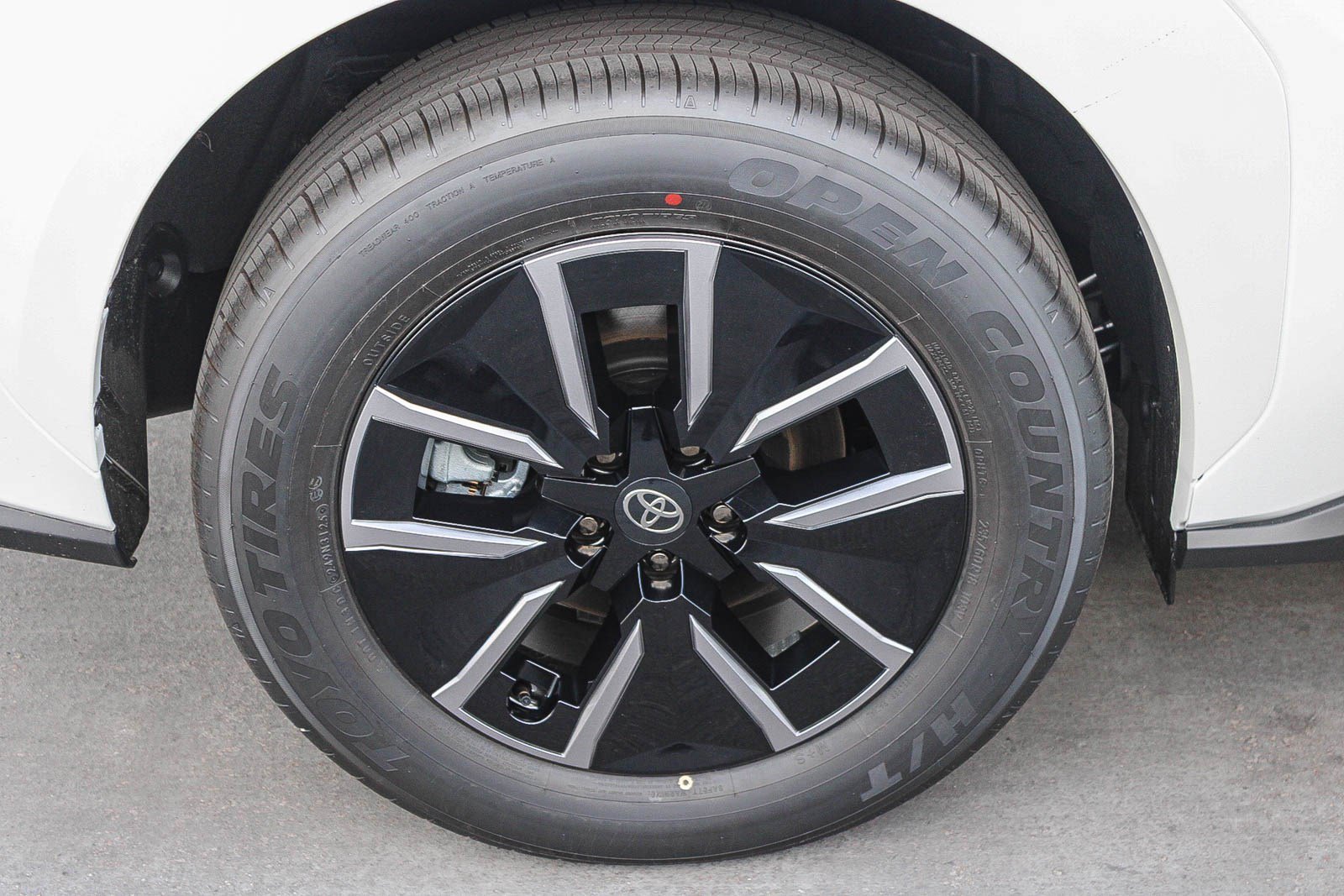 New 2026 Wind Chill Pearl <sup>1</sup> Toyota  XLE image 11