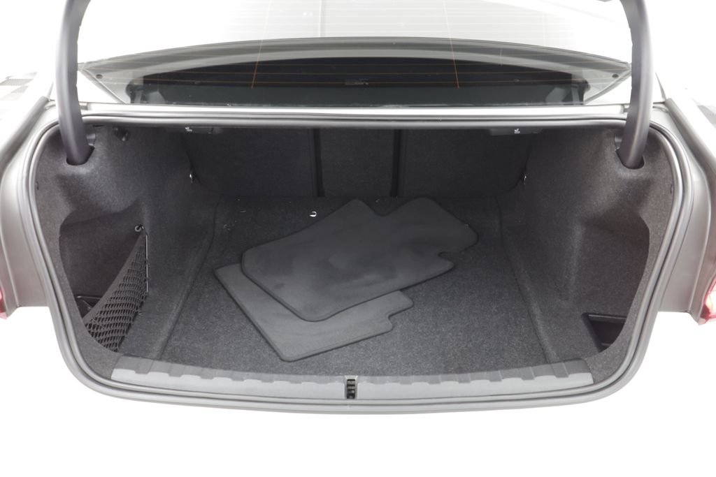 2024 BMW 3 Series 330i - Photo 17