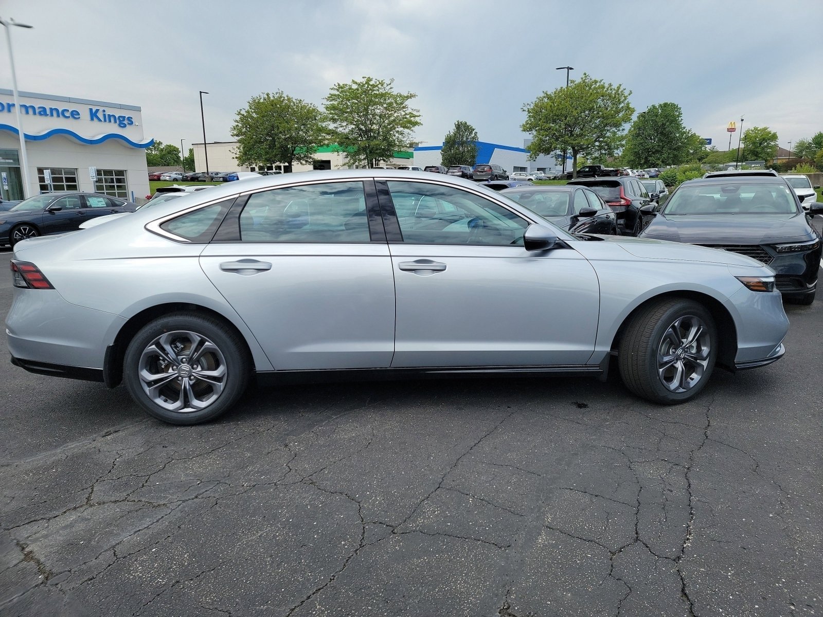 2025 Honda Accord Hybrid EX-L - Photo 28