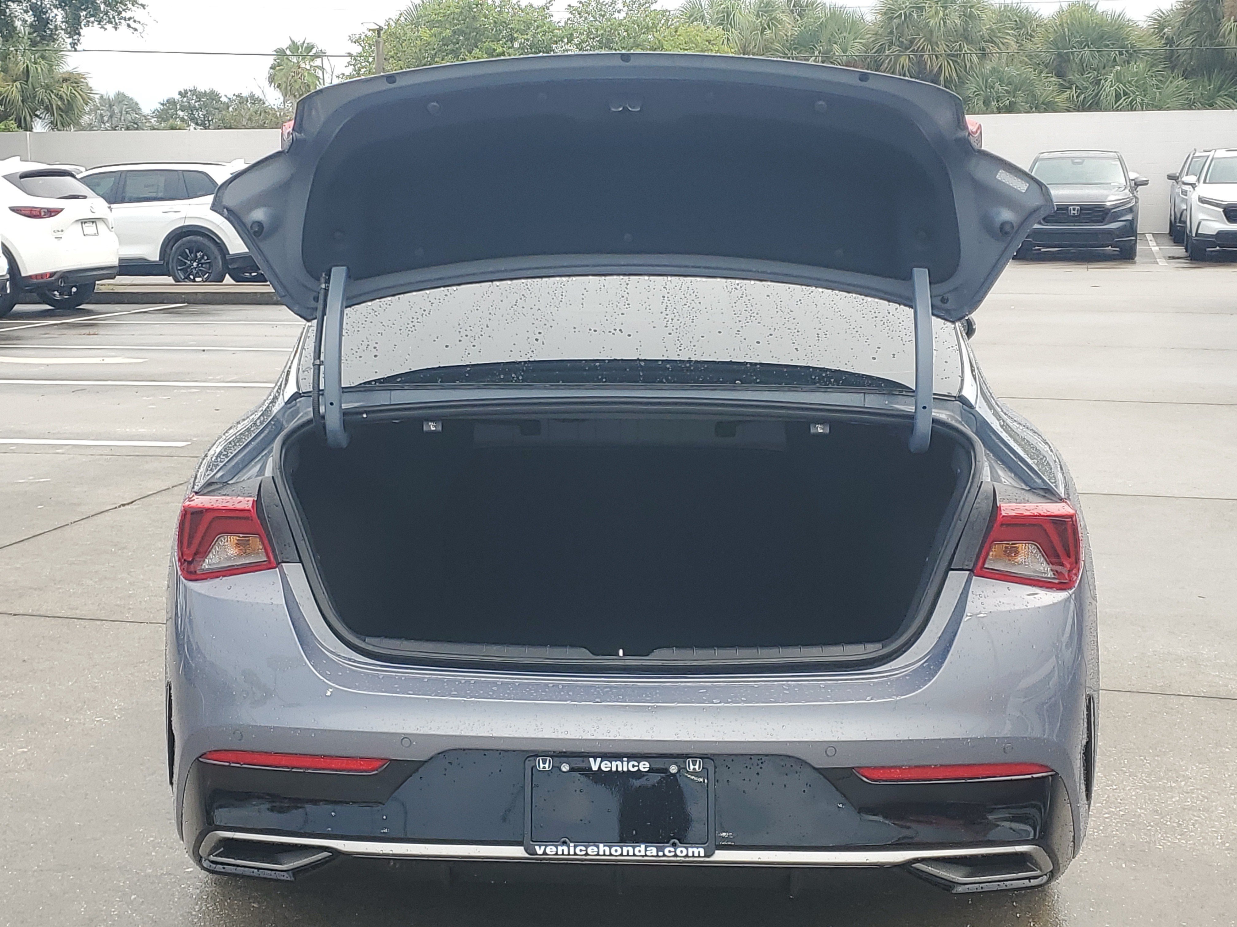 Used 2024 Everlasting Silver Kia EX image 8
