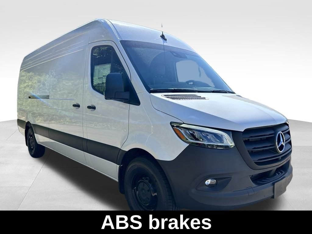 Used 2024 White Mercedes-Benz Cargo 170 WB image 7