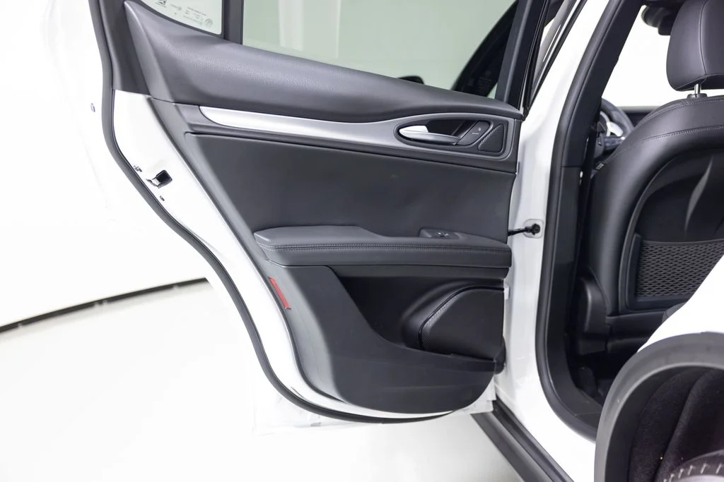 2025 Alfa Romeo Stelvio Base - Photo 32