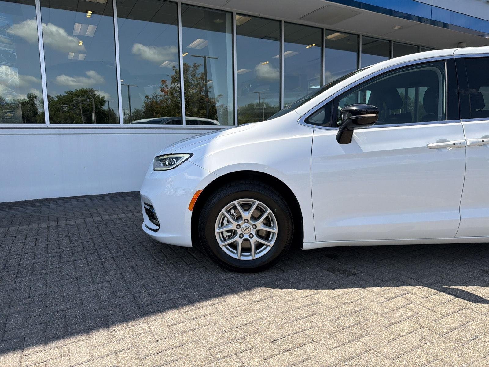 Used 2024 Bright White Clearcoat Chrysler Touring L image 9