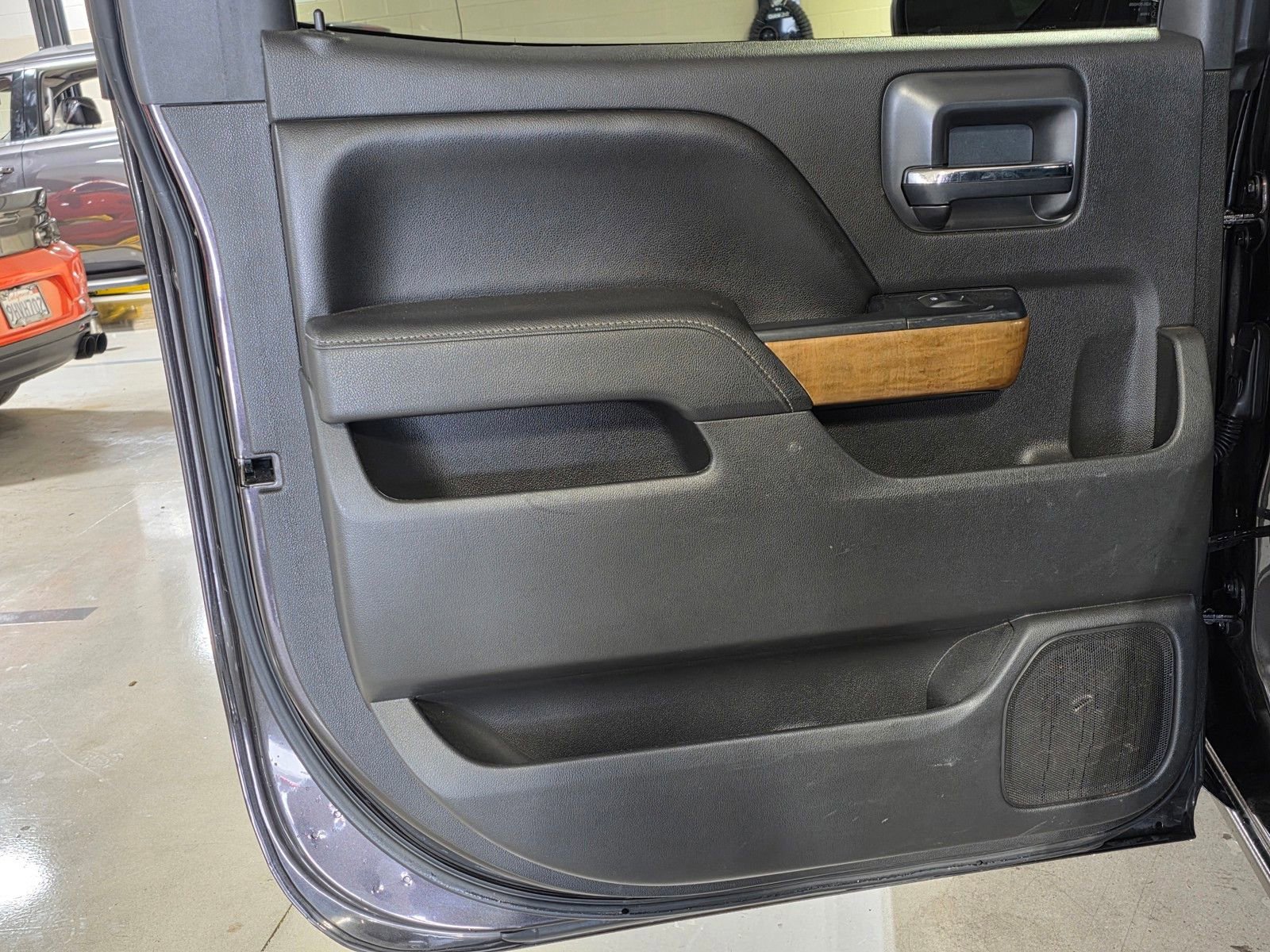 Used 2016 TUNGSTEN METALLIC Chevrolet LTZ image 10