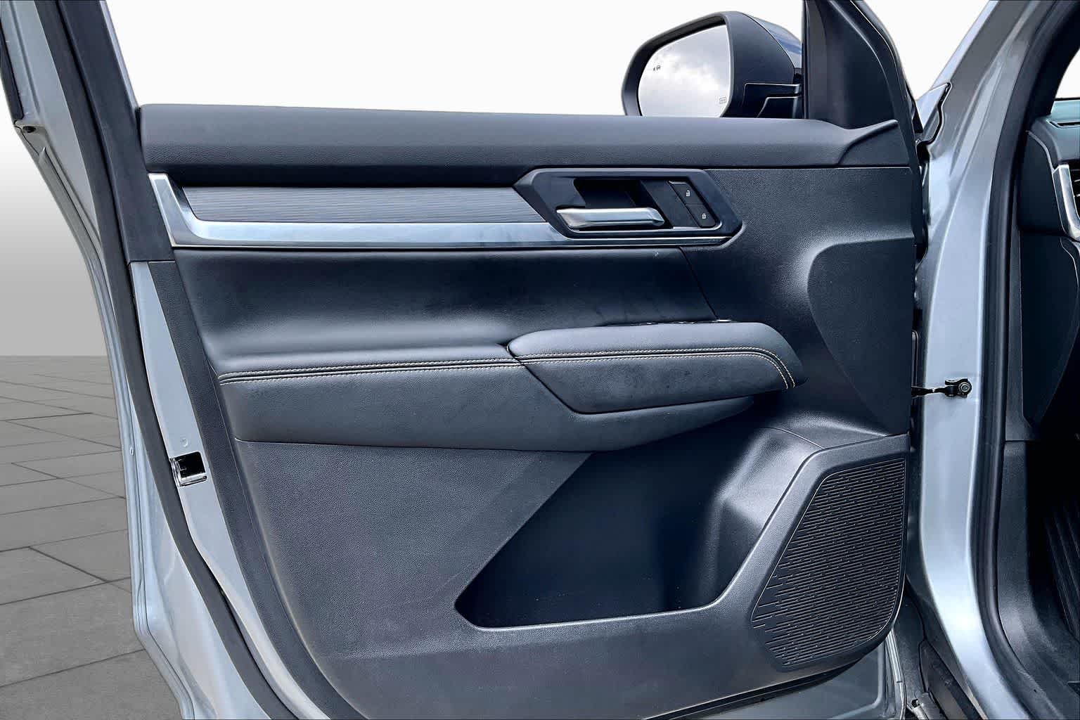 Used 2025 Sterling Metallic GMC FWD Elevation image 20