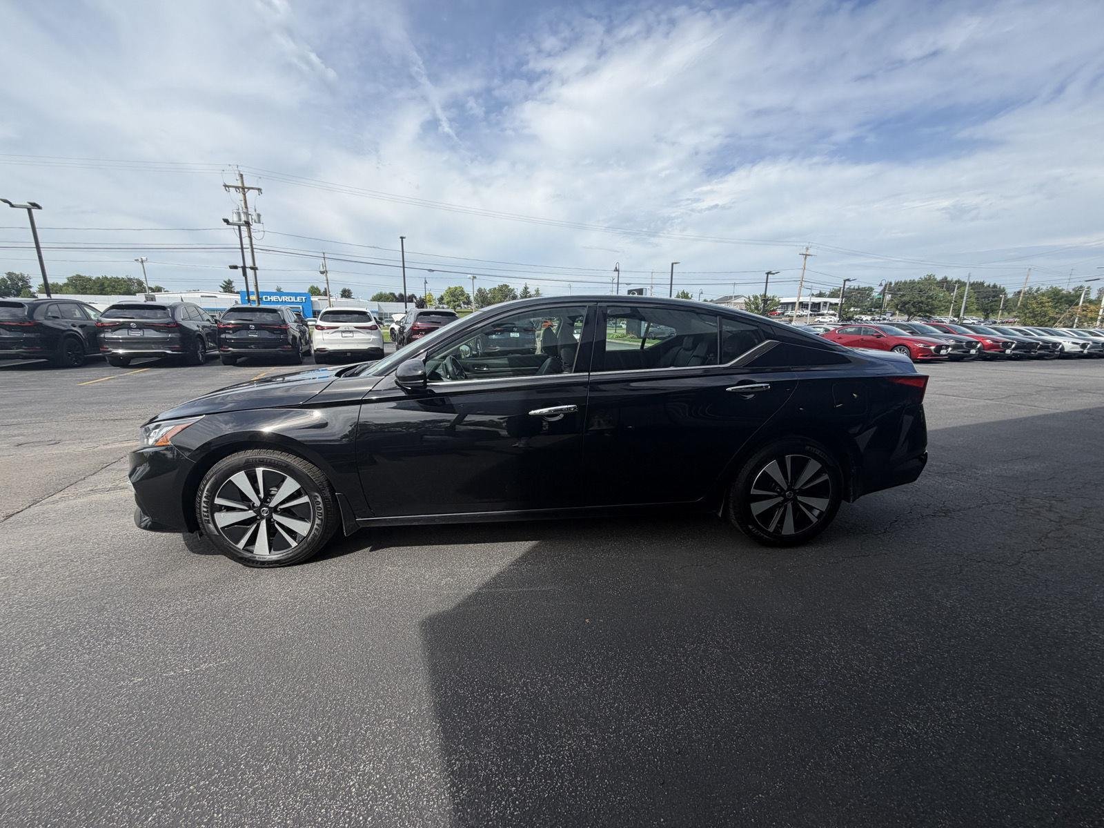 Used 2019 Super Black Nissan 2.5 SL image 4