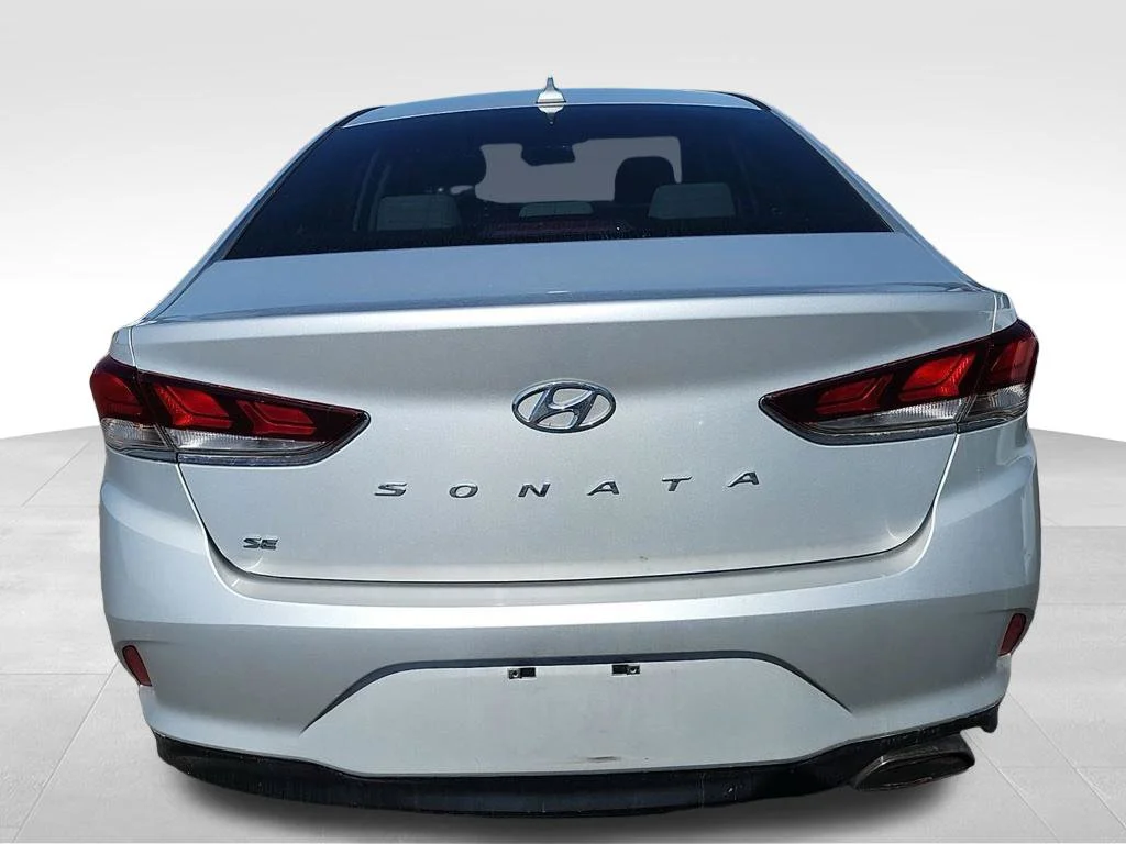 Used 2019 Silver Hyundai SE image 2