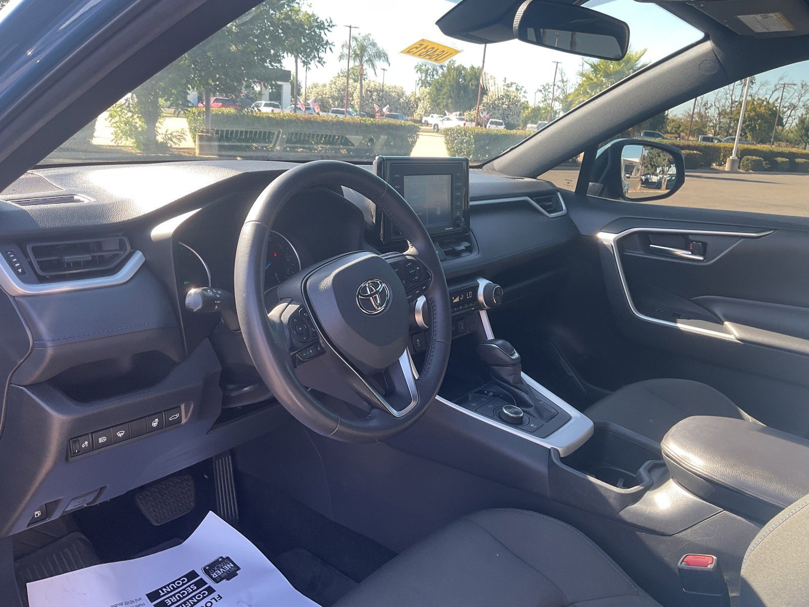 2022 Toyota RAV4 SE - Photo 16